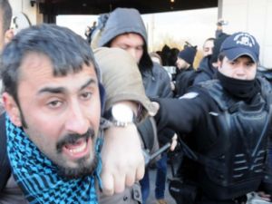 Taksim'de Doktorlara Polis Müdahalesi