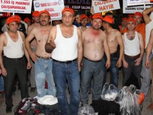 Taşeron işçilerden çıplak eylem