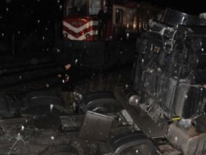 Trenle TIR Çarpıştı