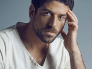 Ünlü oyuncuyu zorla getirme kararı