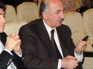 Vali yardımcısı İstiklal Marşı'nı okutmadı