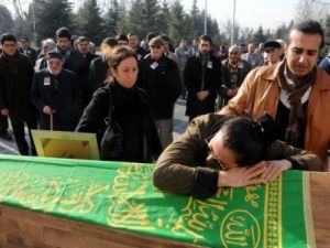 İntihar Eden İlahiyat Profosörü Uğurlandı