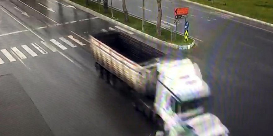 Kahramanmaraş'ta Tır Hafif Ticari Araca Çarptı 2 Yaralı