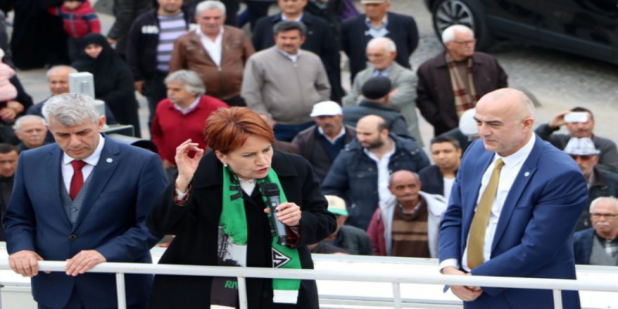 Meral Akşener'i Sakarya Gişelerde Karşıladı