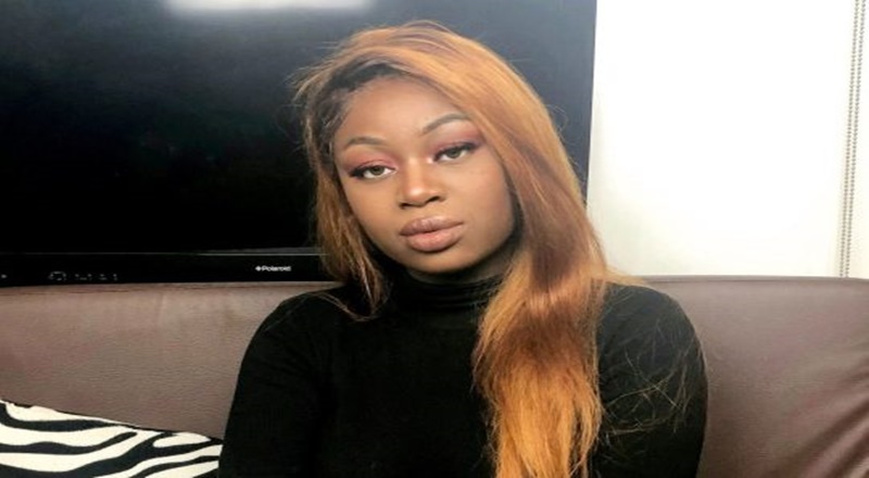 Rhoda 22 Saat uyuyor