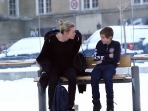 Norveç'te Karda Montsuz Kalan Çocuğa Nasıl Davrandılar