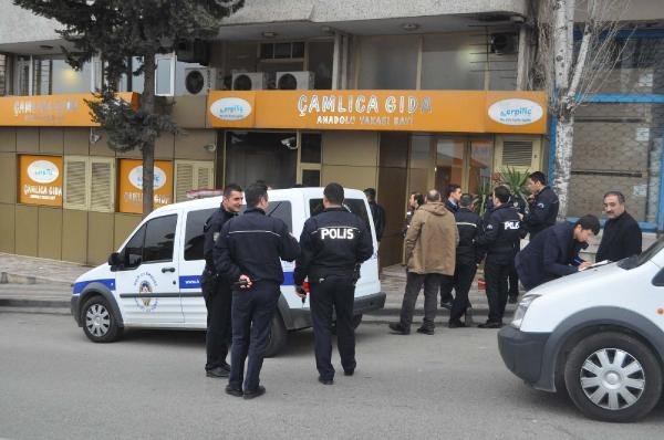 Kapıya Dayanan "Özel Harekat Polisi" Soyguncu Çıktı