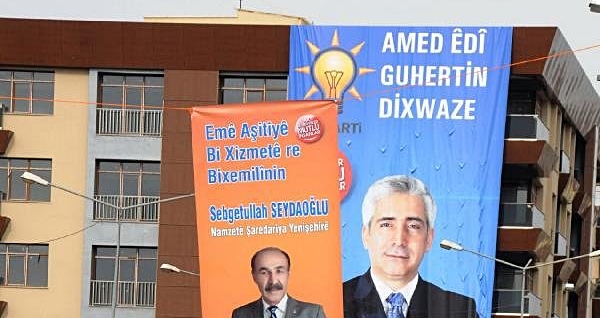 AKP'den  KÜRTÇE SEÇİM PANKARTLARI