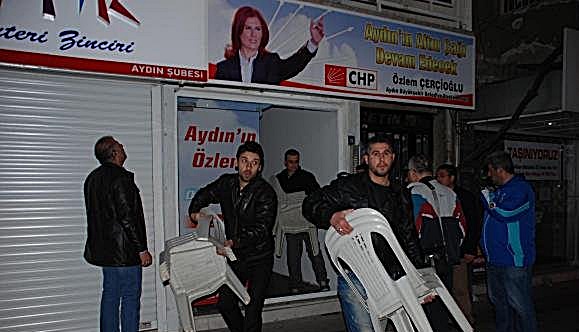 AYDIN'DA CHP SEÇİM BÜROSUNA SALDIRI