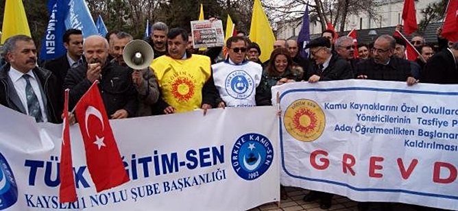 KAYSERİ’DE EĞİTİMCİLERDEN, 'ALO OĞLUM' EYLEMİ