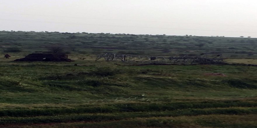 Mardin'de Fırtına Direkleri Devirdi Çok Sayıda Yerleşim  Yeri Elektriksiz Kaldı
