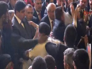 AKP MİTİNGİNDE "HIRSIZ VAAR"  DEPREMİ