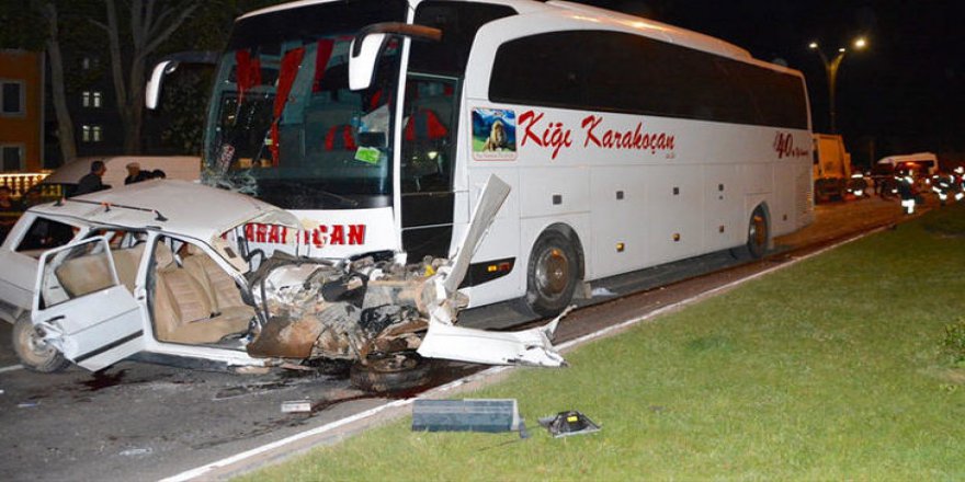 Kırşehir'de Yolcu Otobüsü Otomobile Çarptı 3 Kişi Öldü