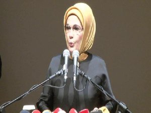 EMİNE ERDOĞAN'da İNTERNETE LAF SOKTU