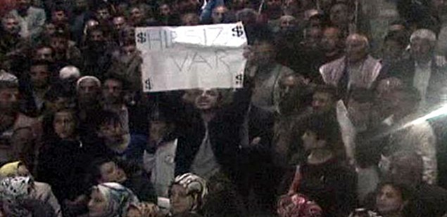 BAKAN ÇELİK'E "AÇIM AÇ" DEDİ GÖZALTINA ALINDI