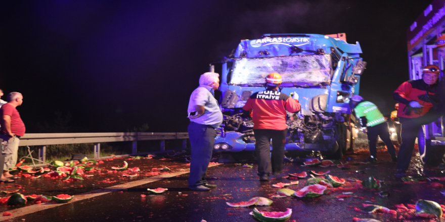 Bolu'da TIR Kamyona Çarptı 1 Ölü