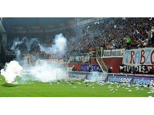 Fenerbahçe Kafilesi Polis Midübüsü İle Stadı Terk Etti