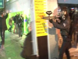 Polis yakın mesafeden plastik mermi atınca!..