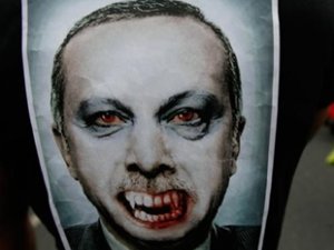 ACILI BABADAN ERDOĞAN'A 'KANDAN BESLENEN ADAM'
