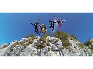 BÖYLE DEFİLE İZLEMEDİNİZ