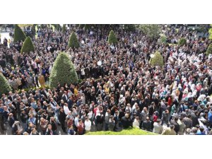 CHP'LİLER İNSAN ZİNCİRİ OLUŞTURDU