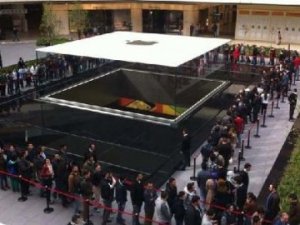 APPLE STORE'UN AÇILIŞI OLAY OLDU