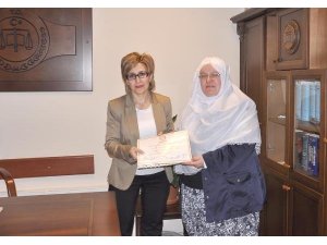 ŞALVARLI KADIN BAŞKAN MAZBATASINI ALDI