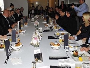 ÜNLÜ SANATÇILAR THY'NİN KONUĞU