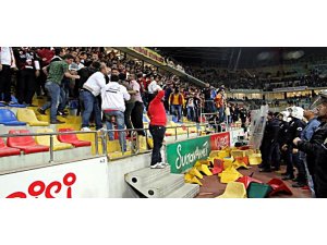 KAYSERİ- RİZESPOR MAÇINDA OLAY 5 YARALI 15 GÖZALTI