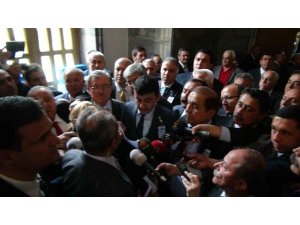 MECLİSTE CHP'LİLER İLE POLİS KAVGASI