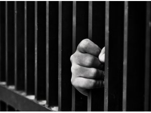 BAKAN'A HAKARETE 11 AY HAPİS