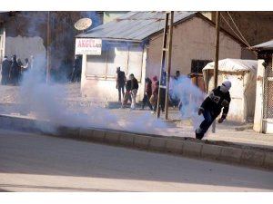 YÜKSEKOVA'DA OLAYLAR ÇIKTI POLİS MÜDAHELESİ