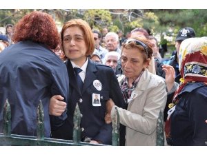 ŞEHİT OLAN POLİS EŞİNİ BÖYLE UĞURLADI