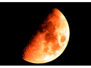 AY'I BU KADAR YAKINDAN GÖRDÜNÜZ MÜ?