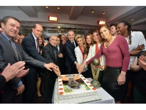 GALATASARAY'DA YEMEKLİ KUTLAMA