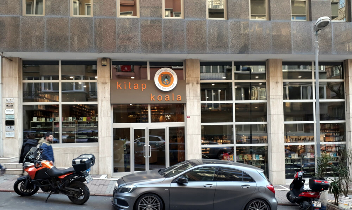 KİTAP EVİNİN HİSSEDARLARI SOKAK HAYVANLARI