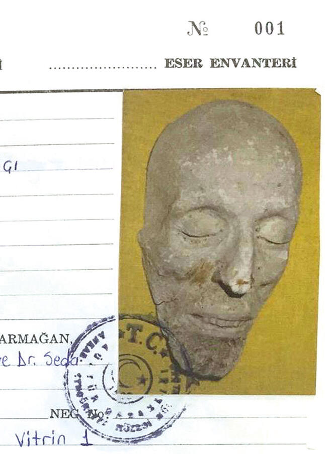 MEHMET AKİF ERSOY'UN MASKINI ÇIKARAN KİMMİŞ