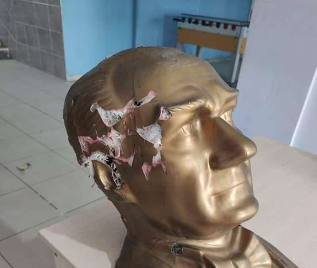 REYHANLI'DA ATATÜRK BÜSTÜNE SALDIRI