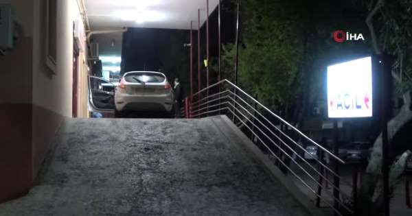 ADANA'DA BIÇAKLANAN KİŞİ ARABA KULLANARAK  GELDİ