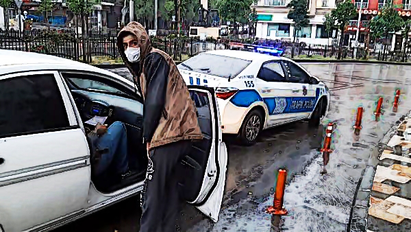 KAHRAMANMARAŞ'TA SOKAĞA ÇIKTI 4.093 TL'YE MAL OLDU