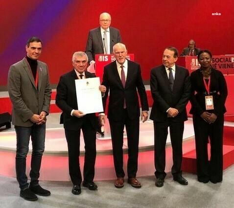 Sosyalist Enternasyonal: "bu Gelişme Türkiye'deki Demokratik Süreçleri Daha Da Tehlikeye Atmaktadır"