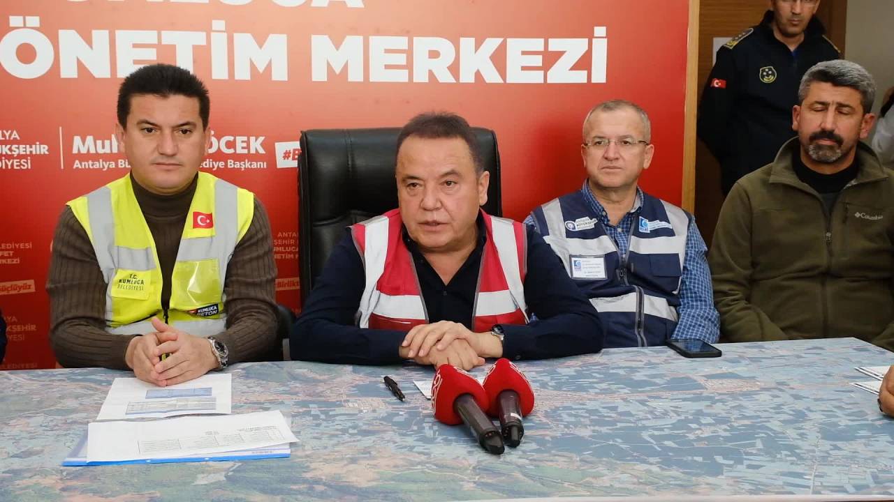 Muhittin Böcek Açıkladı: "selden Zarar Gören Esnaftan 1 Ay Su Ücreti Alınmayacak"