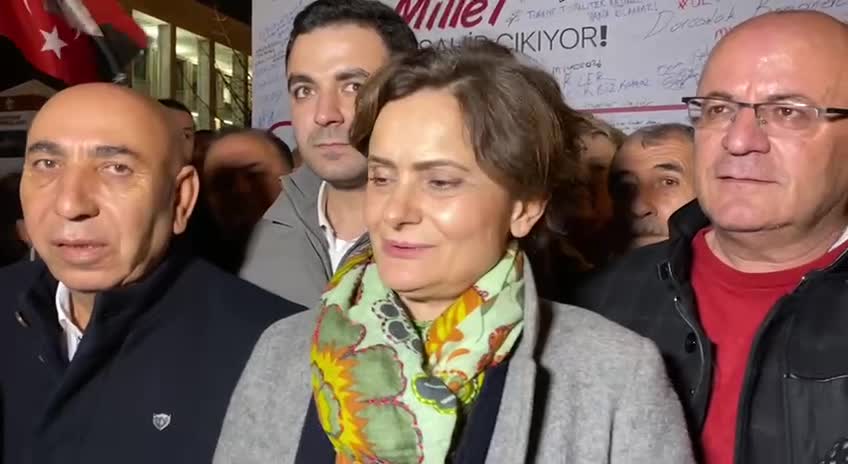 Canan Kaftancıoğlu, İbb Önündeki "demokrasi Nöbeti"nde: Cehennemin Kapılarını, Kimse Sakın Açmaya Kalkmasın”