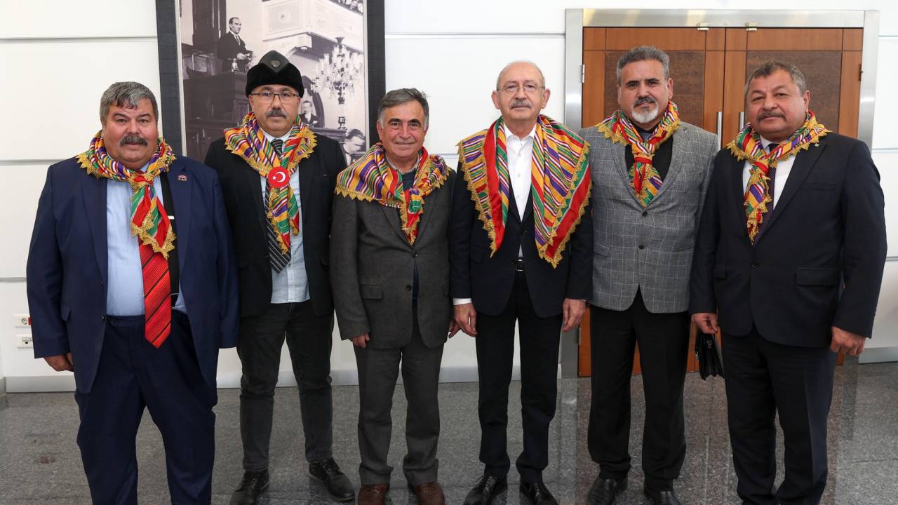 Kılıçdaroğlu, Yörük Türkmen Temsilcileriile Bir Araya Geldi