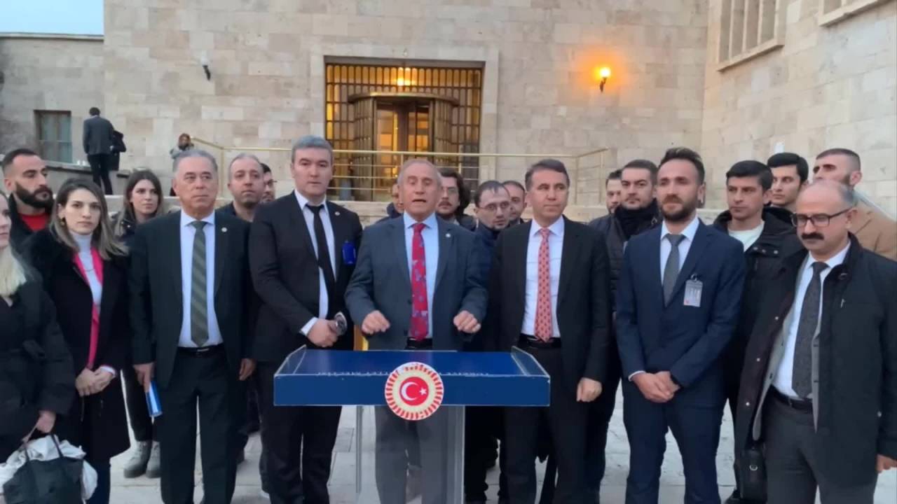 Diploma Denklik Mağdurları Chp’li Milletvekillerini Ziyaret Etti: “üniversite Diplomalarımız Çöp Edildi”