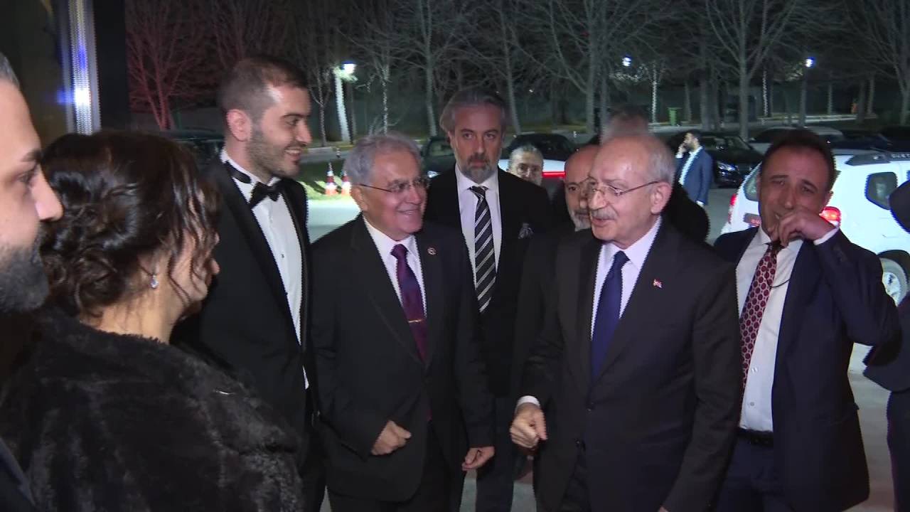 Kılıçdaroğlu, Chp Ankara Milletvekilli Servet Ünsal’ın Oğlu Eker Ünsal Ve Sibel Kaya’nın Düğününe Katıldı