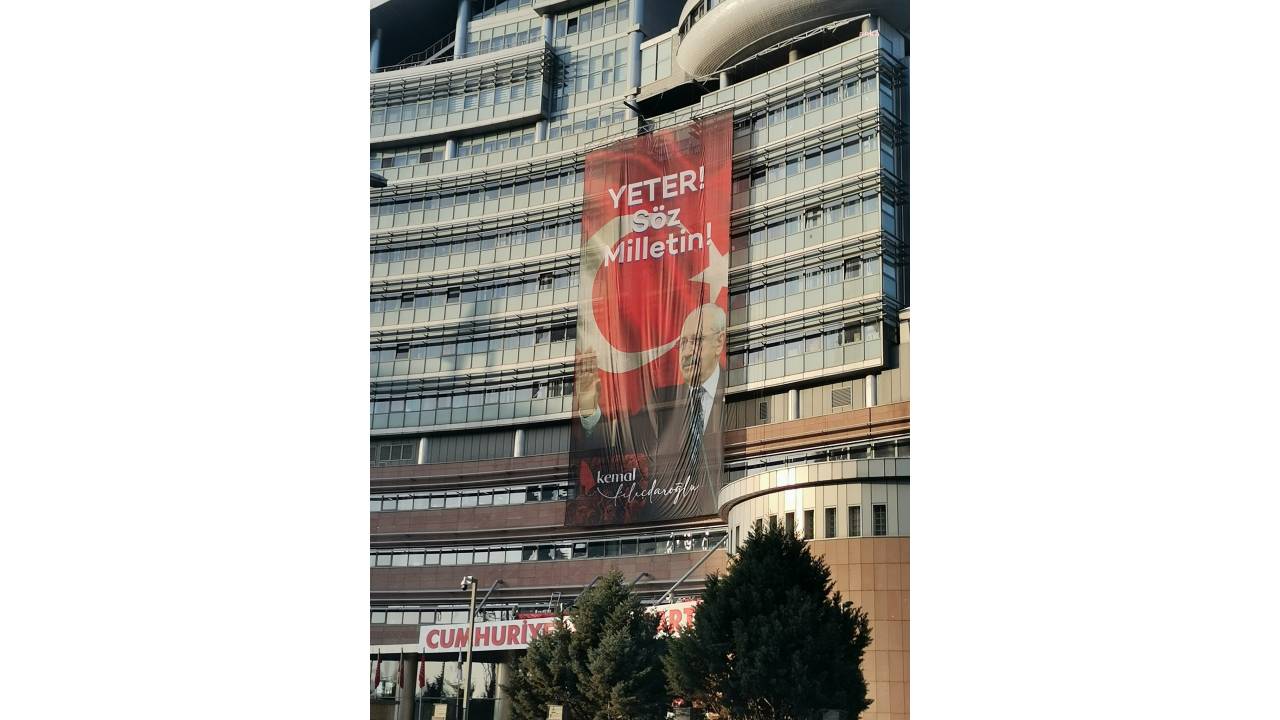Chp Genel Merkezi’ne, ‘yeter Söz Milletin’ Afişi Asıldı