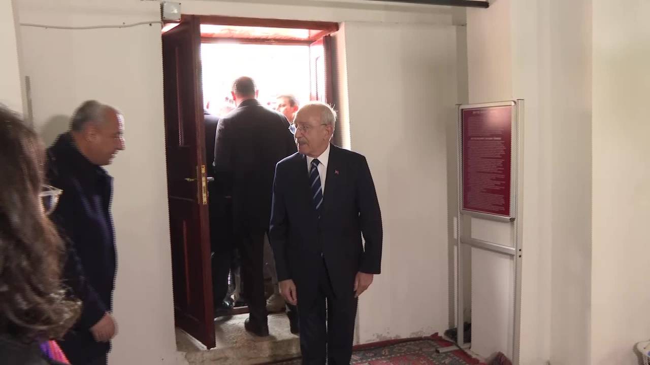 Kılıçdaroğlu, Konya Akşehir’de; Seyyid Mahmud Hayrani Türbesi’ni Ziyaret Etti