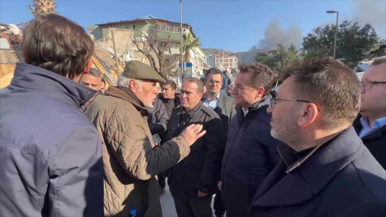Depremzededen Babacan’a: “oğlumu Çıkartamıyorlar. Benim Bir Tane Oğlum Var”