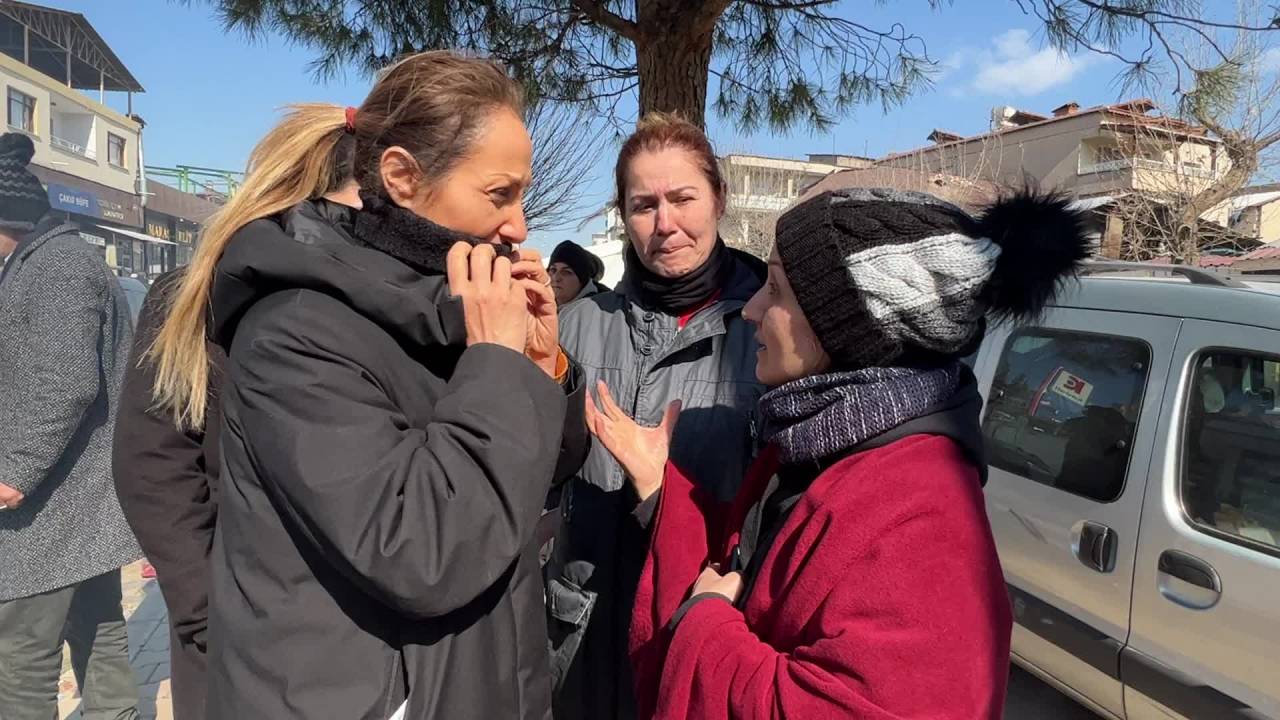 Gaziantepli Afetzede Kadın: “bir Tane Dün Canlı Çıktı. Afad Geldi, Kameralar Geldi; ‘biz Çıkardık’ Dediler”